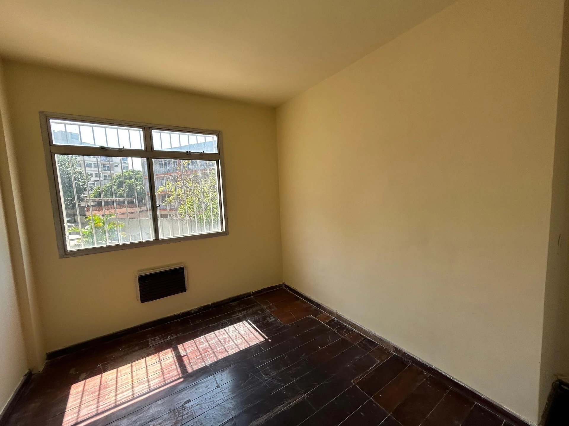 Деревянный пол или ламинат и 2 спальни: квартира 80 м² — photo 25