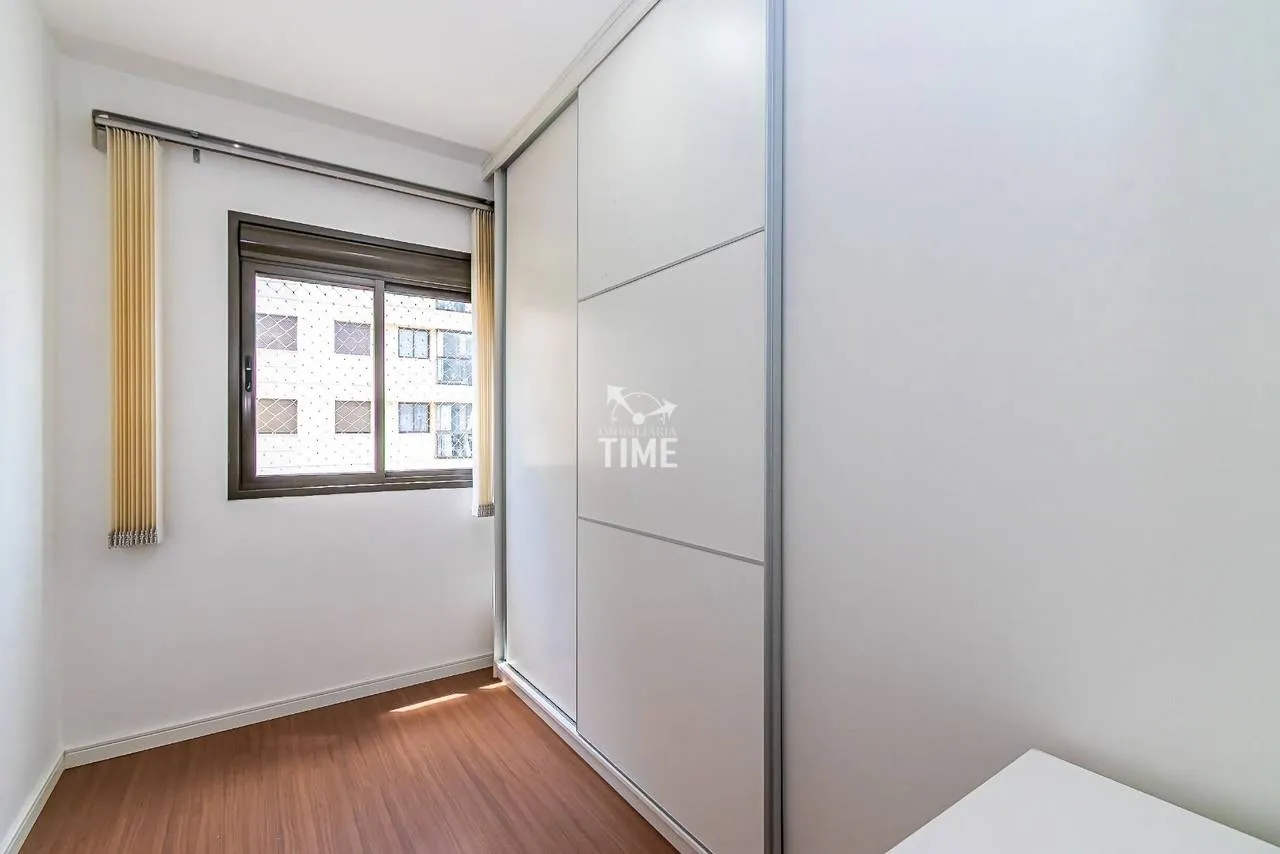 Wood or laminate floors in a 3-bedroom apartment, 78 m² — photo 31