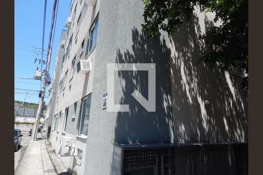 2-bedroom apartment in a building with a pool — photo 7