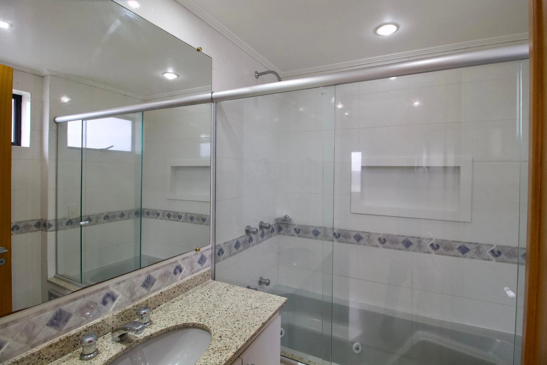 Apartment, 147 m², with a jacuzzi — photo 18