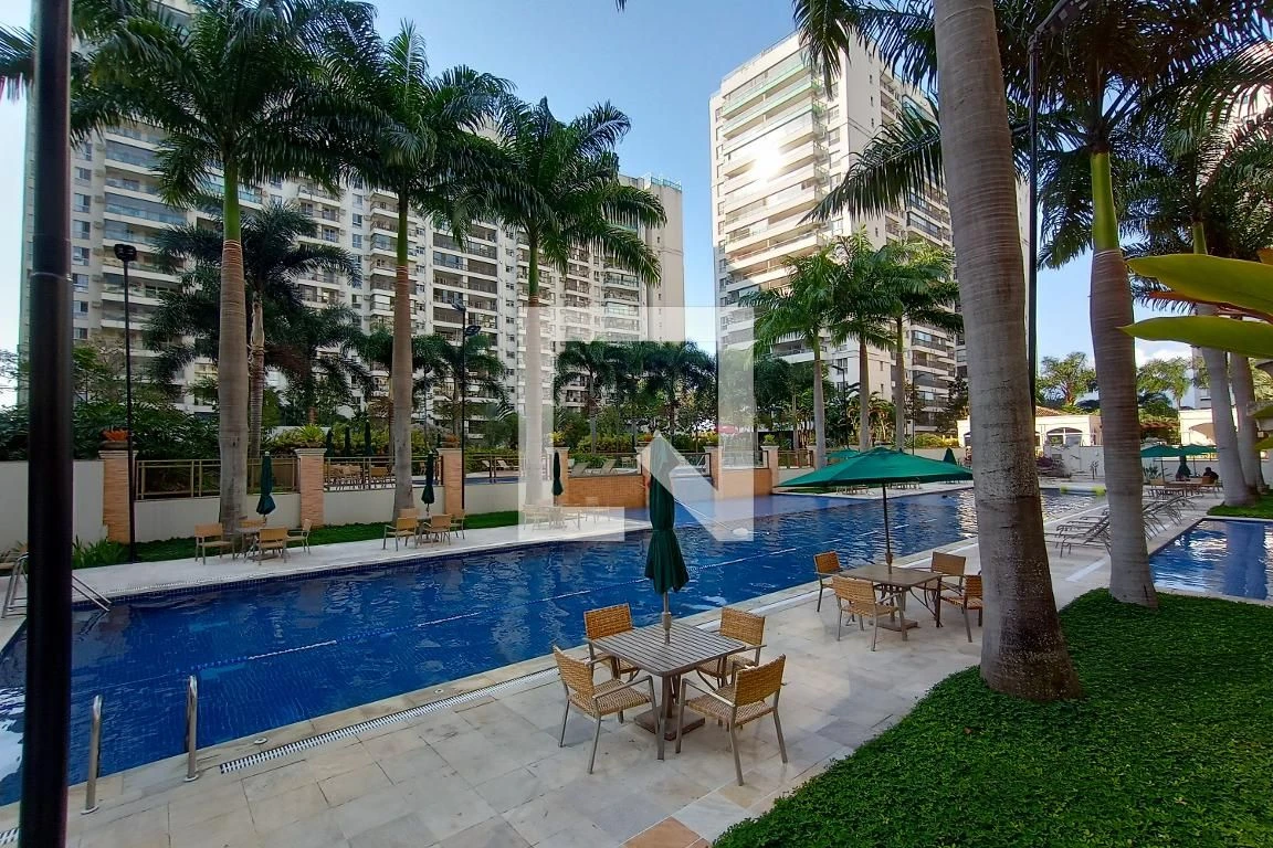 Furnished 3-bedroom apartment with 3 bathrooms and balcony — photo 26