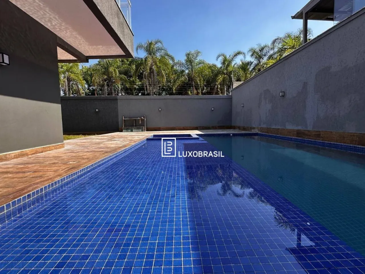 Unfurnished house with fitted kitchen and balcony — photo 11