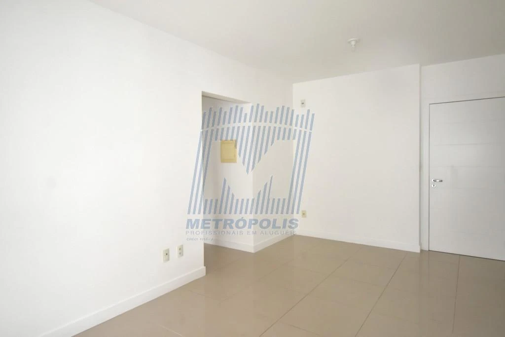 2-bedroom apartment with a mountain view — photo 25