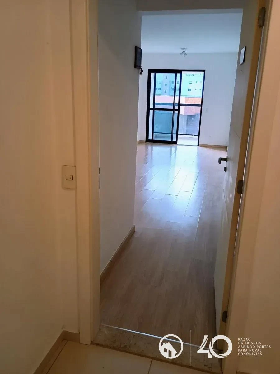 Wood or laminate floors in a 2-bedroom apartment, 70 m² — photo 9