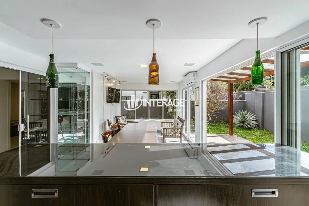 Furnished 4-bedroom house with an open-plan kitchen — photo 9