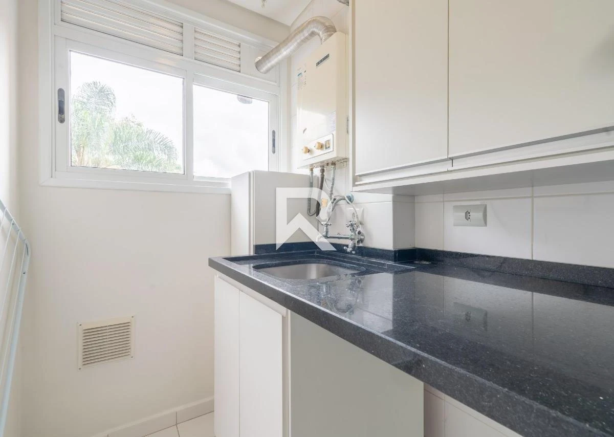 Wood or laminate floors in a 2-bedroom apartment, 66 m² — photo 13