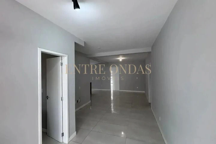 4-bedroom house with open-plan gas kitchen — photo 18