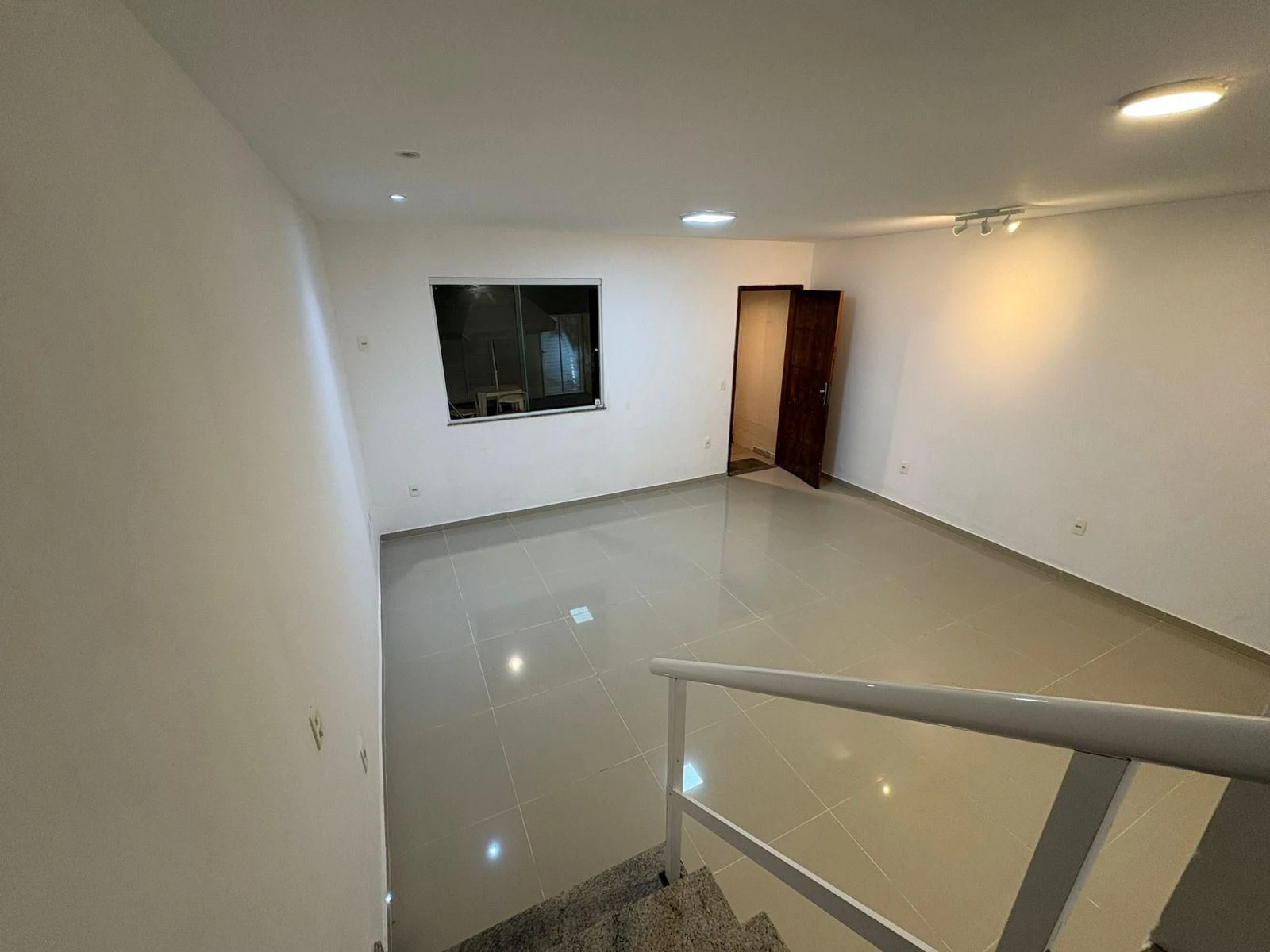 Unfurnished house with 3 bedrooms and 3 bathrooms