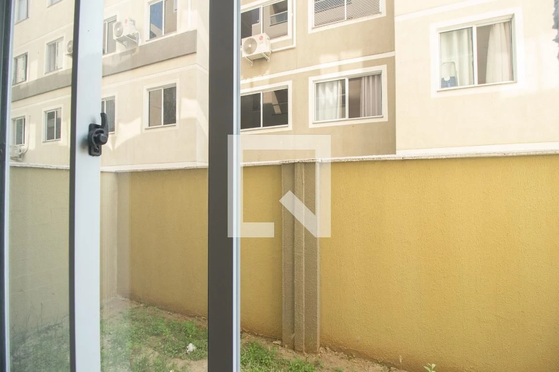 2-bedroom apartment in a building with a pool — photo 7