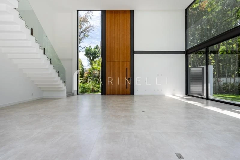 House with 5 bedrooms and open-plan kitchen — photo 5