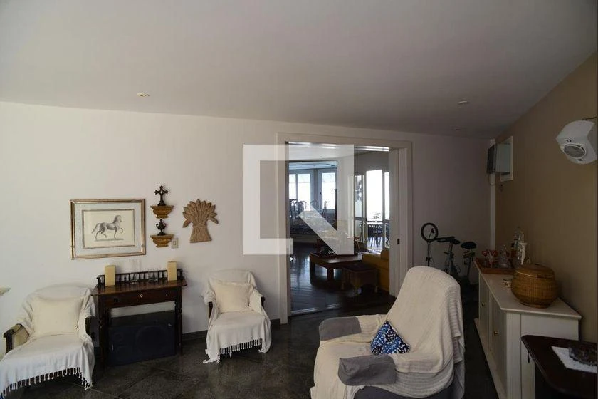 House in a gated community with 5 bedrooms and mountain view — photo 38
