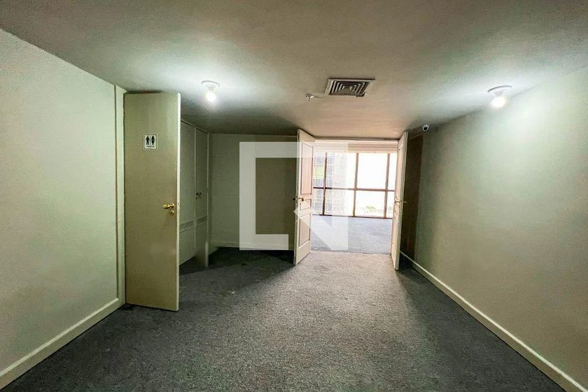 Apartment with 8 bedrooms, 3 bathrooms and 350 m² — photo 26
