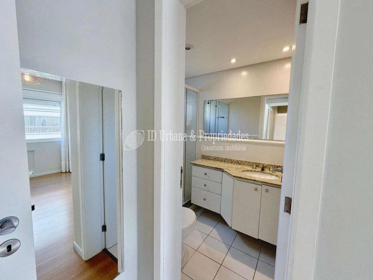 3-bedroom apartment in a building with a pool — photo 44
