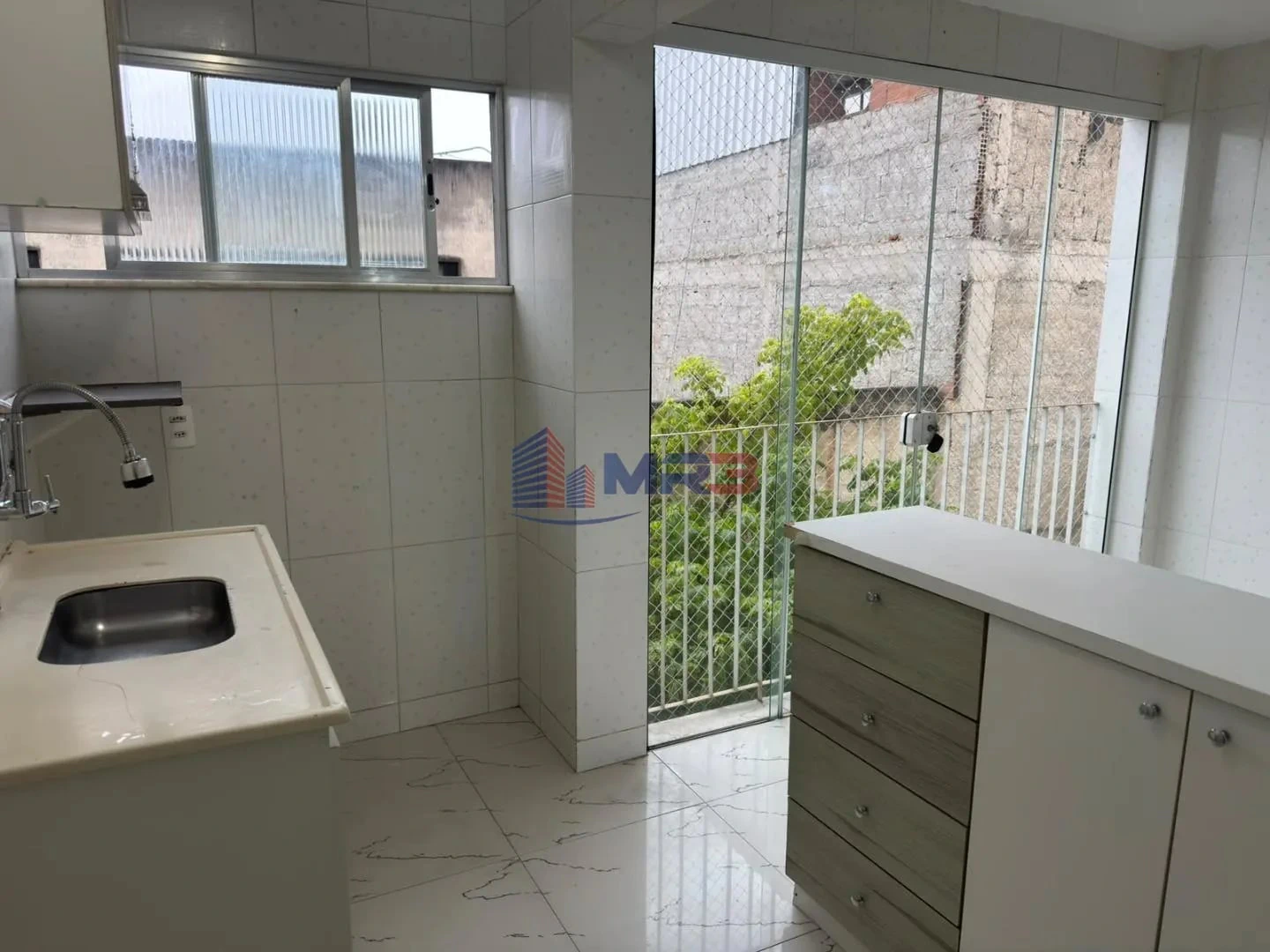 2-bedroom apartment in a building with a pool — photo 24