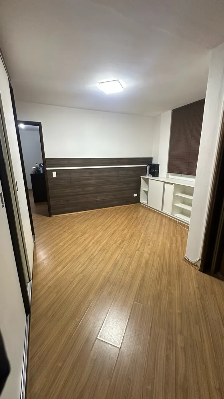2-bedroom apartment with wood or laminate floors — photo 2