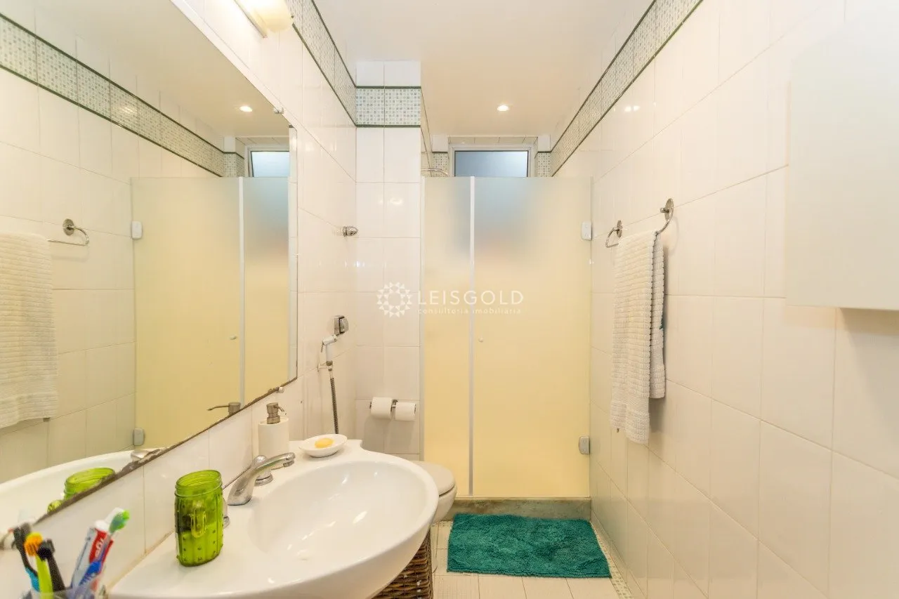 Home office in a 4-bedroom apartment, 220 m² — photo 36