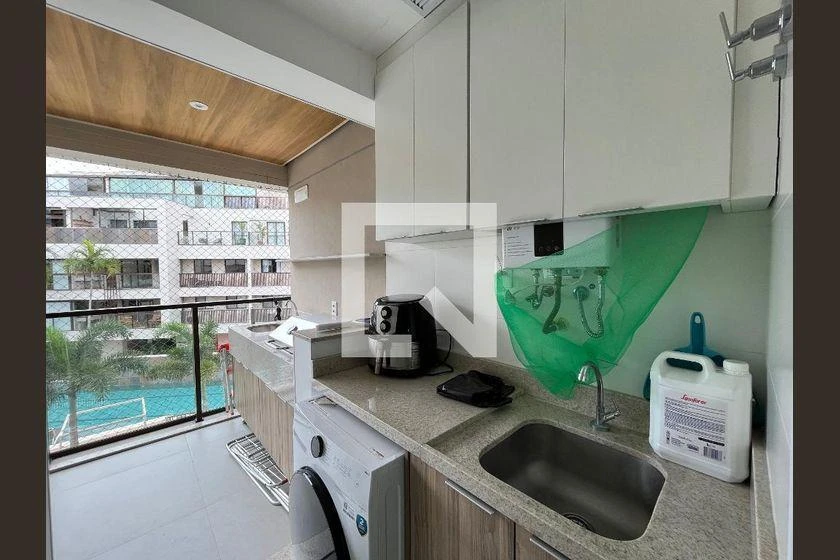 Balcony with a grill in a 3-bedroom apartment, 89 m² — photo 30