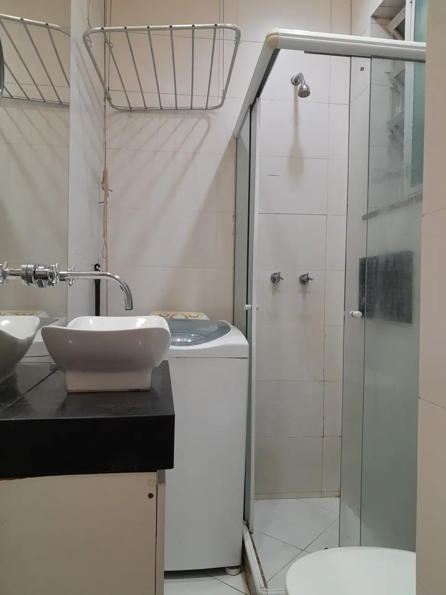 One-bedroom apartment with a washing machine — photo 9