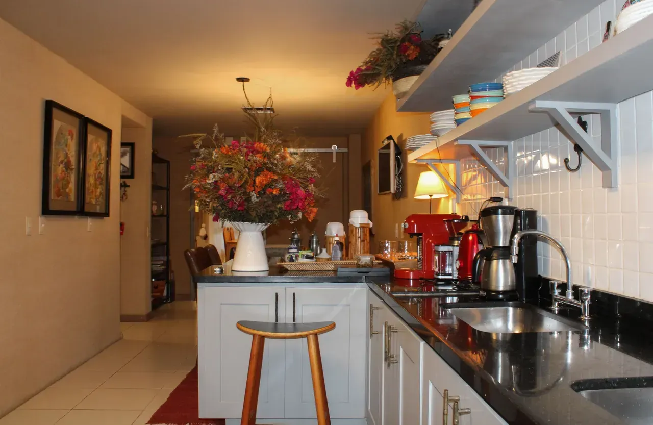 Furnished apartment with 5 bedrooms and a open-plan kitchen — photo 6