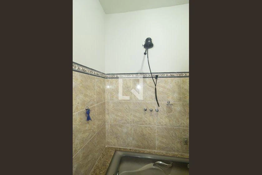 Walk-in closet in a 4-bedroom house, 250 m² — photo 21