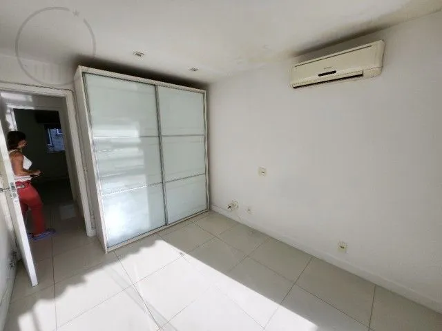 2-bedroom apartment with 2 bathrooms and glass balcony — photo 13