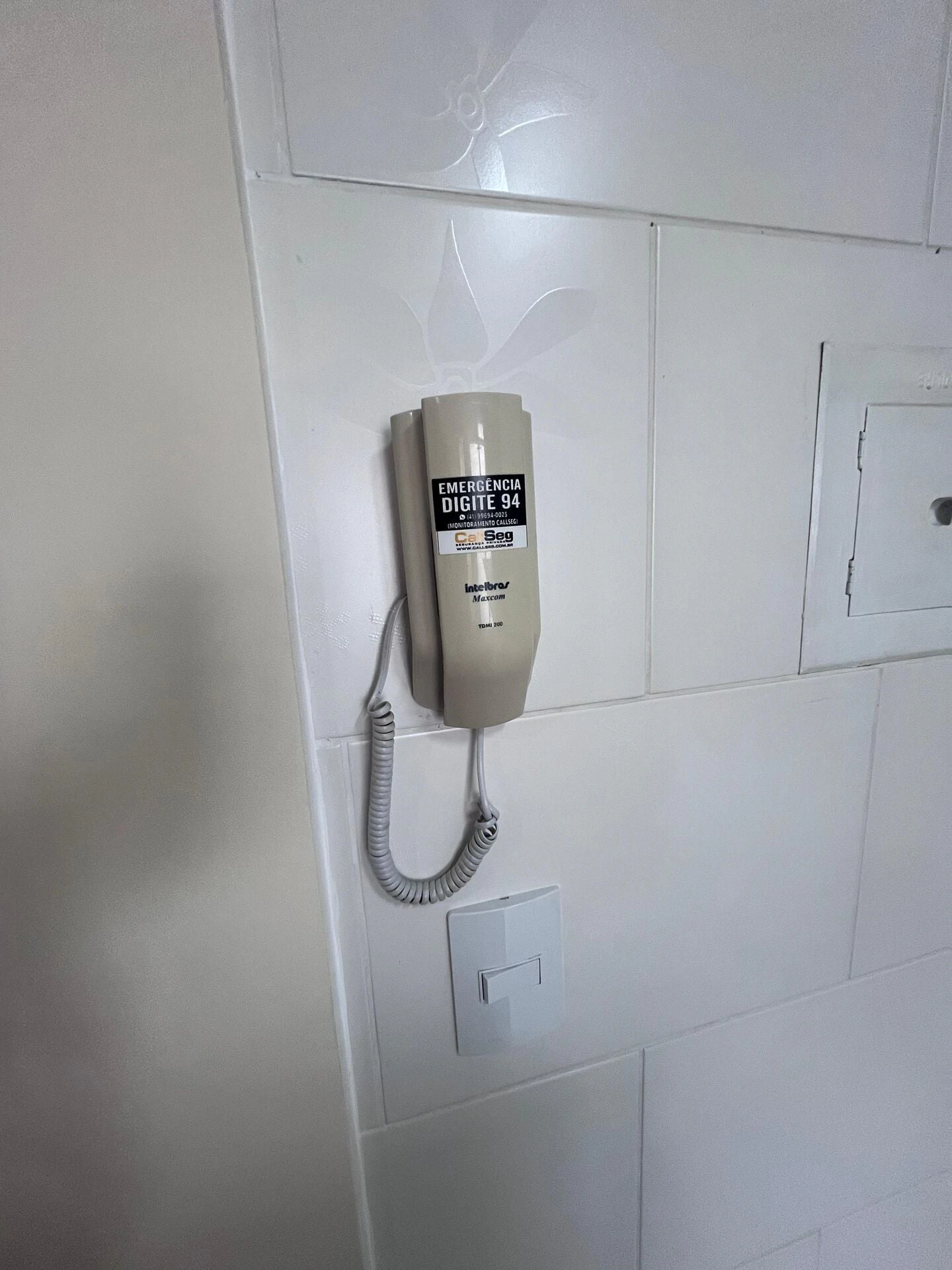 2-bedroom apartment with wood or laminate floors in Curitiba — photo 7