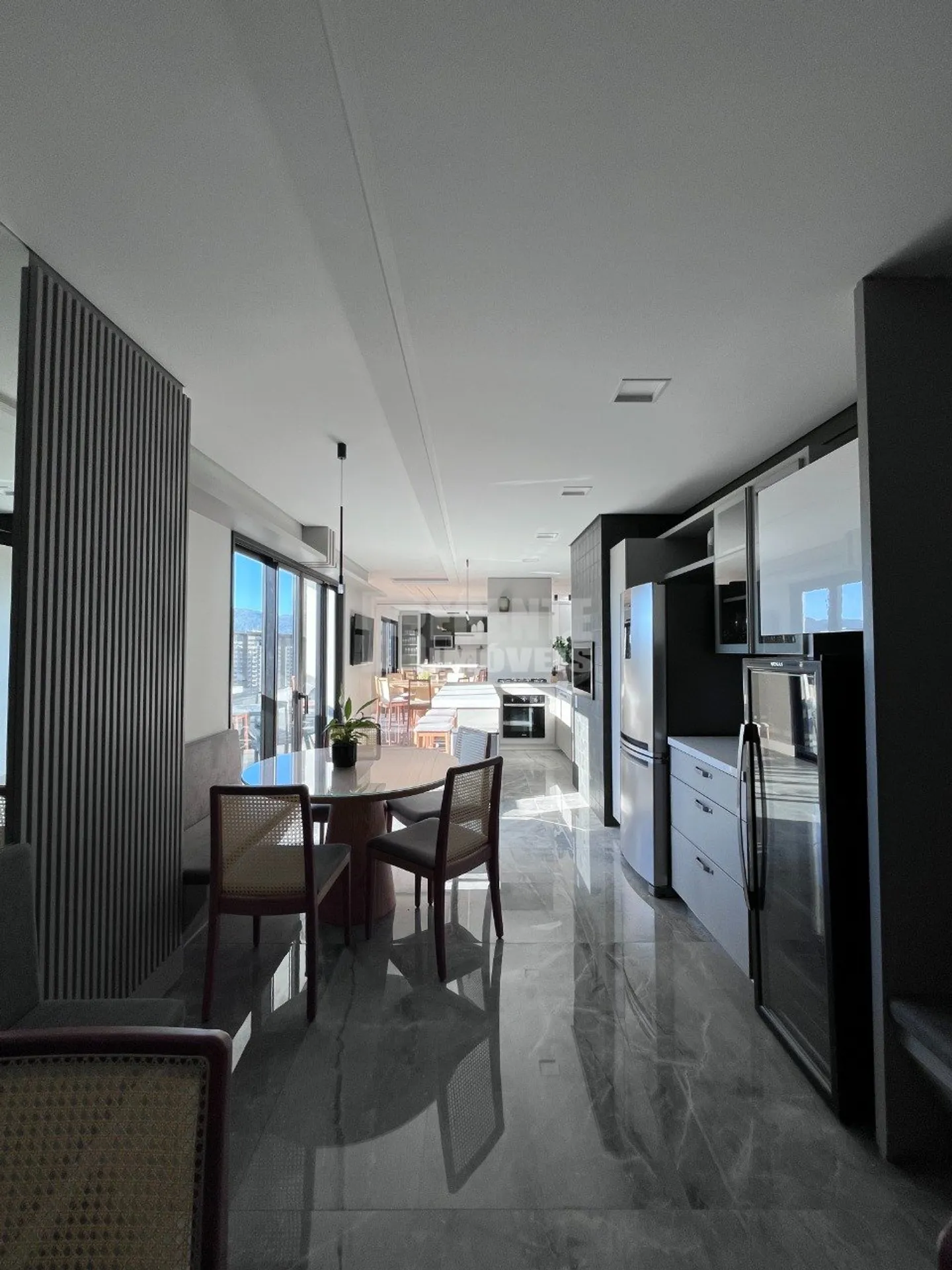 Apartamento amueblado de 2 dormitorios con balcón — photo 24