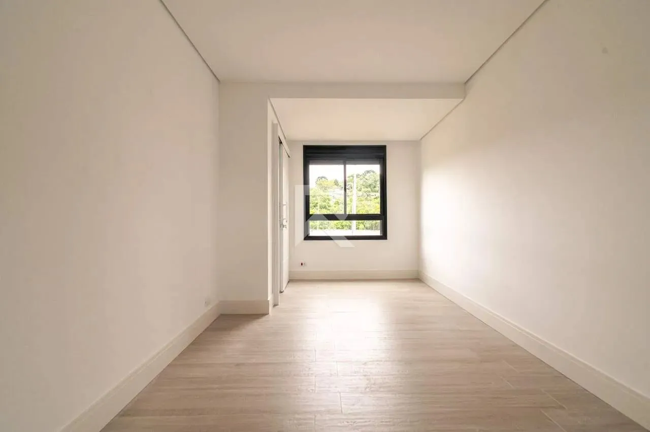 Two-level house with 3 en-suite bedrooms and 2 spots — photo 11