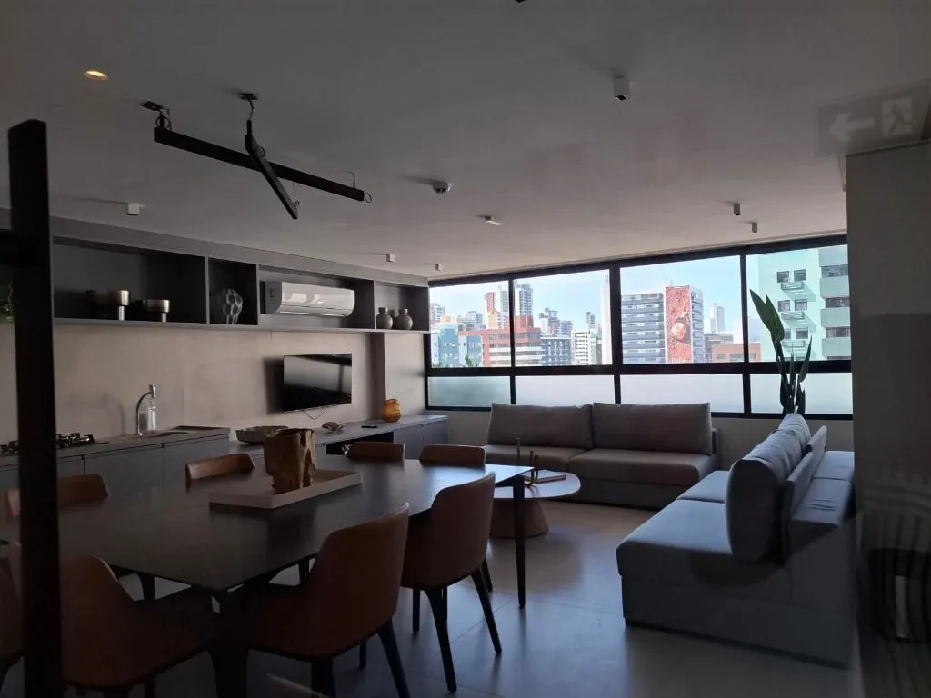 Furnished 2-bedroom apartment with suite and balcony — photo 7