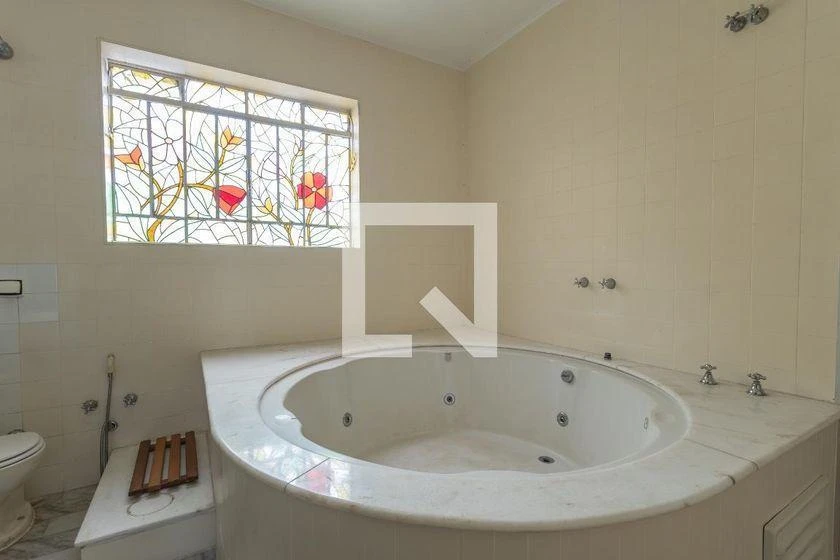 Apartamento com 4 quartos, cozinha com fogão a gás e varanda — photo 4