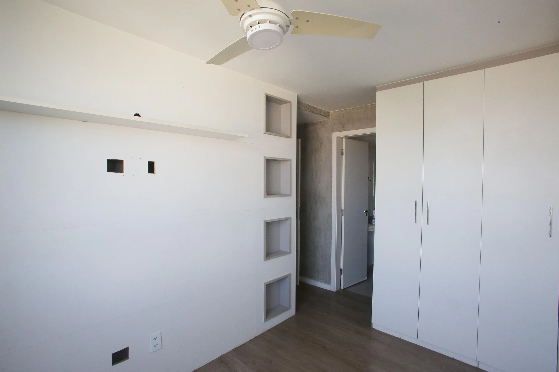 3-bedroom apartment with a balcony and 1 parking space — photo 23