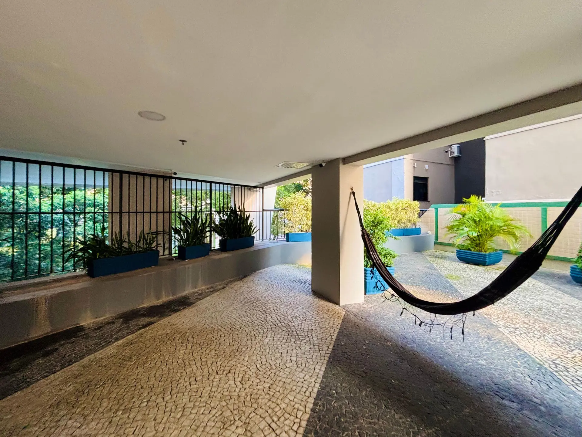 2-bedroom apartment with a mountain view in Rio de Janeiro — photo 13