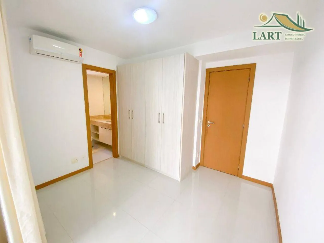 Apartamento sem mobília com 4 dormitórios e varanda — photo 20