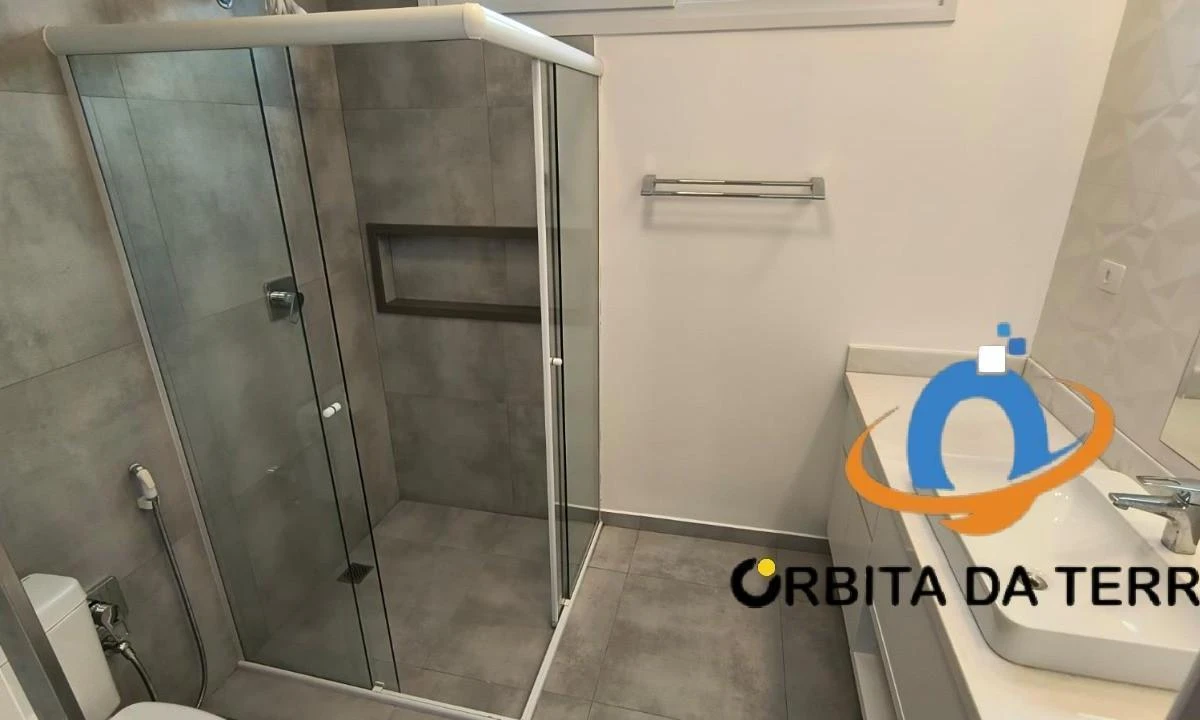 5-bedroom house with a bathtub in Curitiba — photo 18