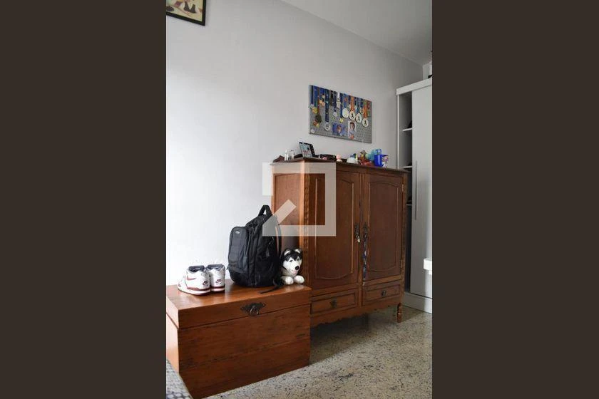 3-bedroom house with a walk-in closet in Curitiba — photo 26