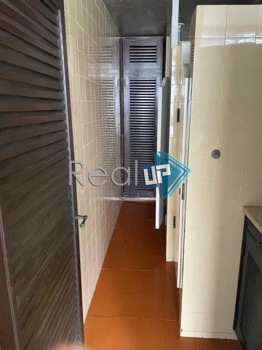 1083 m² house with 5 en-suite bedrooms and 9 parking — photo 21