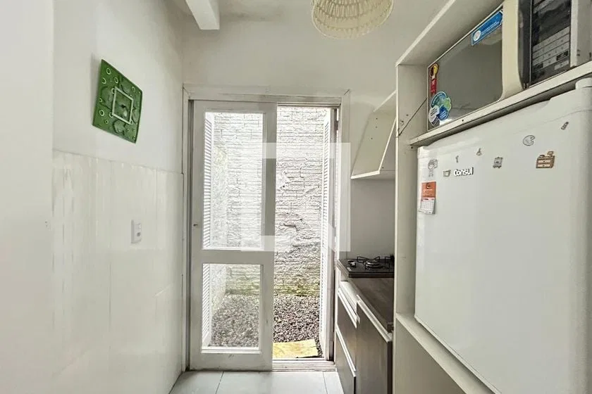 1-bedroom apartment with a glass-enclosed shower — photo 11