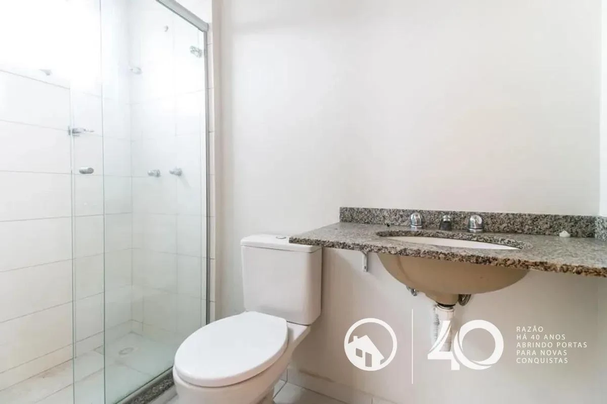 Apartamento mobiliado, 73 m², com janelas do piso ao teto
