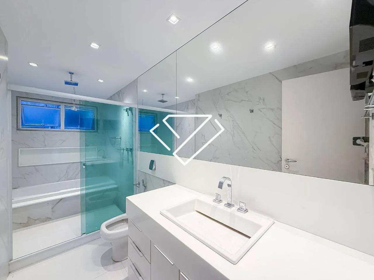 Water view in a 3-bedroom apartment, 660 m² — photo 11