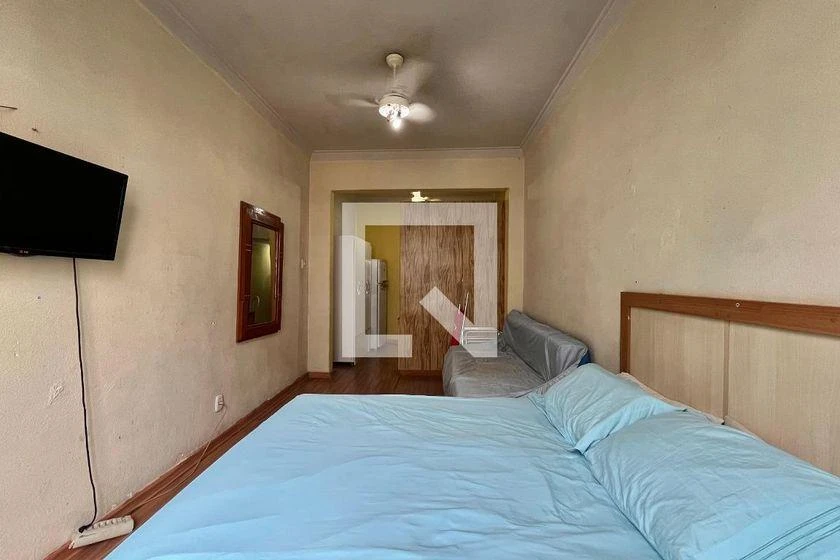 Furnished apartment, 31 m², with wood or laminate floors — photo 3