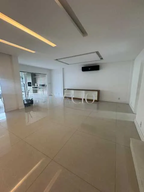 Jacuzzi in a 4-bedroom house, 300 m² — photo 7
