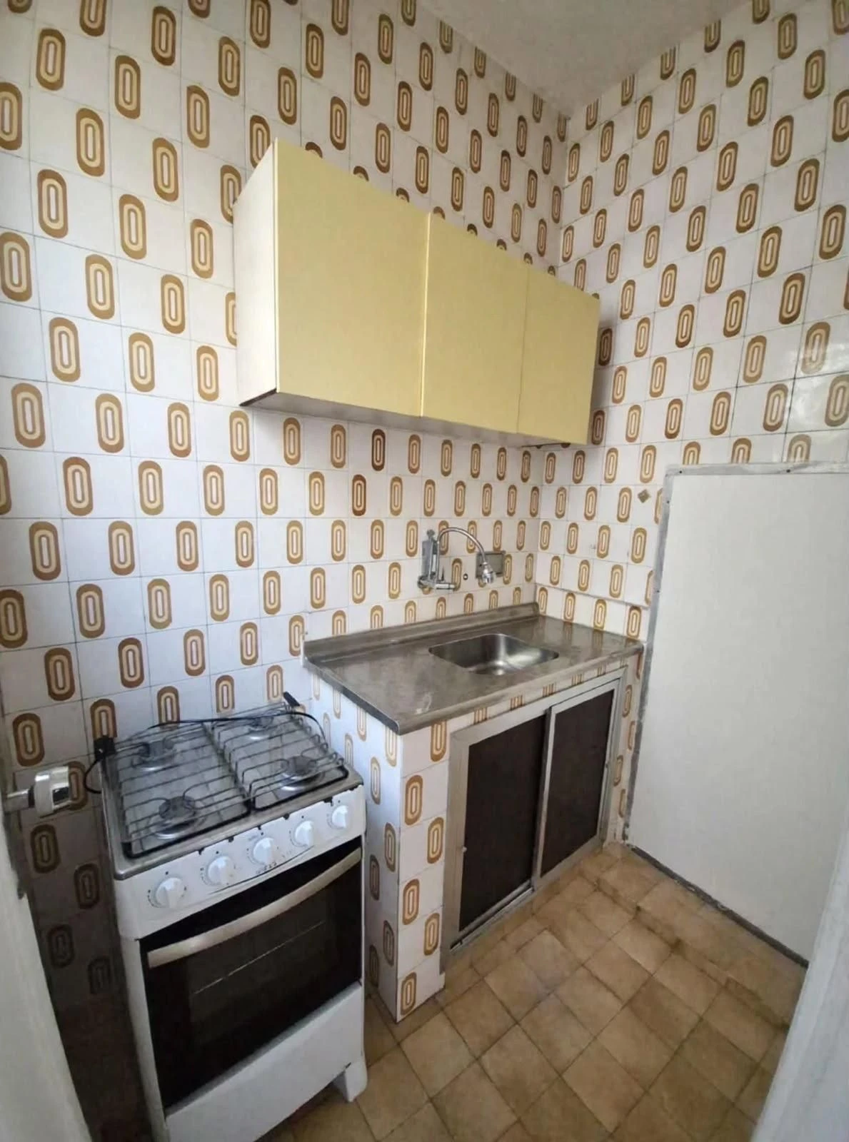 Apartment, 50 m², with wood or laminate floors — photo 2
