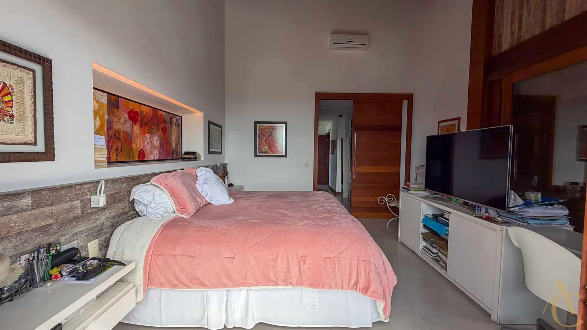 Furnished house, 689 m², with a grill on the balcony — photo 22