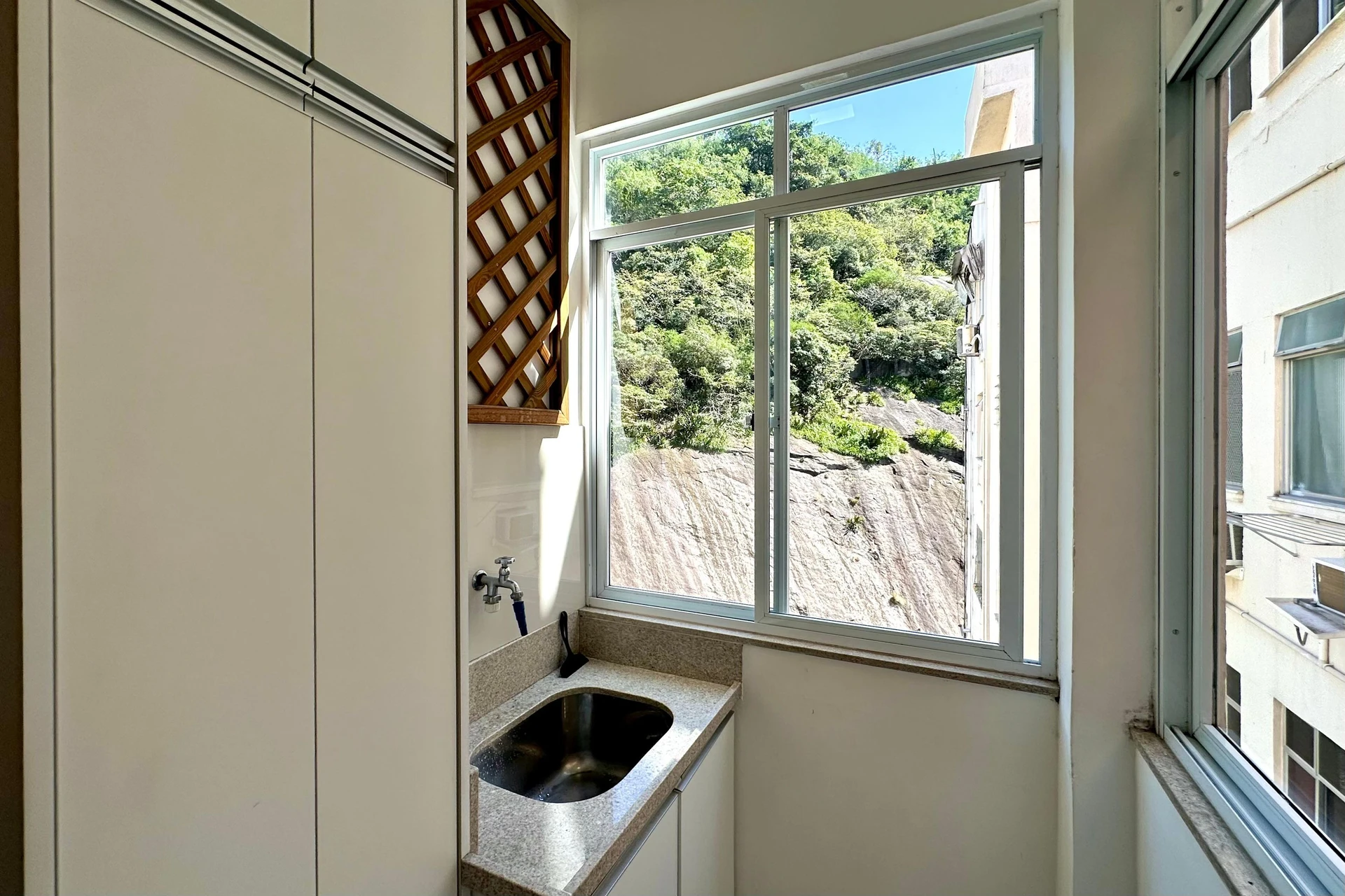 Apartamento mobiliado de 1 quarto com cozinha integrada — photo 33