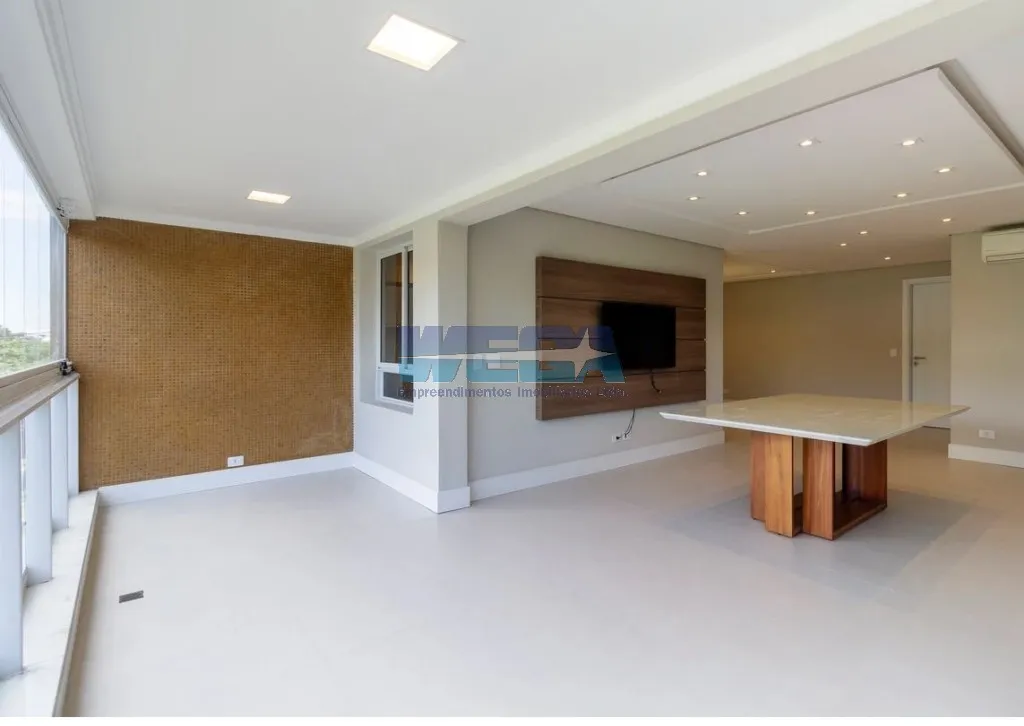 Apartamento com 4 quartos e varanda de vidro fechada — photo 14