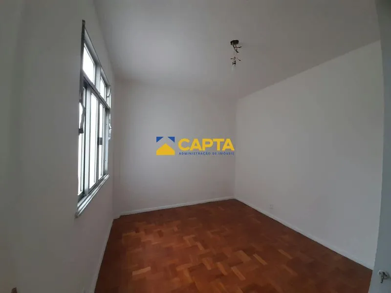 Wood or laminate floors in a 2-bedroom apartment, 68 m² — photo 6