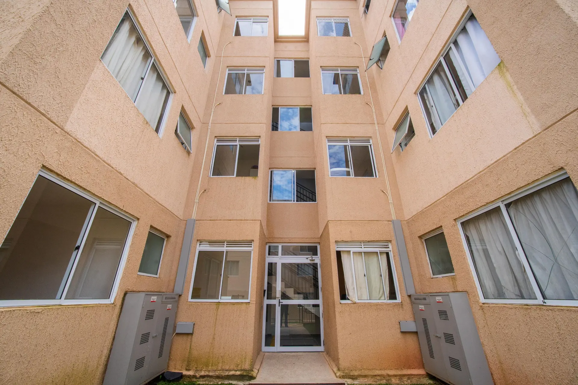 2-bedroom apartment with wood or laminate floors in Curitiba — photo 27