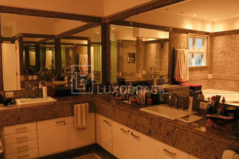 5-bedroom house with a private pool in Rio de Janeiro — photo 37
