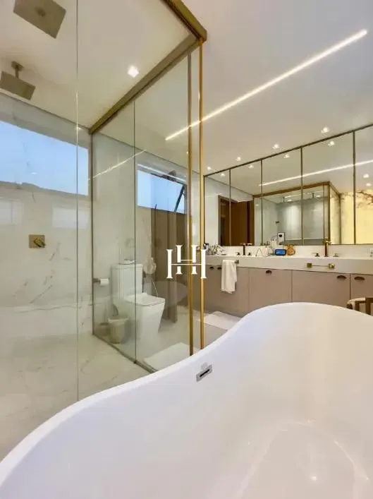 Furnished house, 800 m², with a bathtub — photo 29