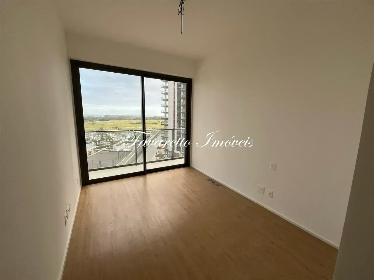 Apartment with 4 suites and a closed-off kitchen — photo 34